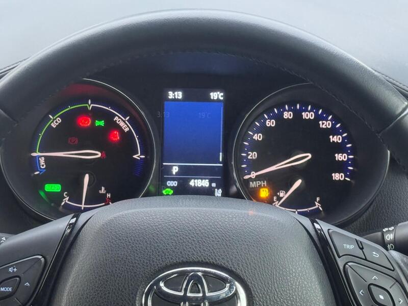 Toyota C-HR image 24