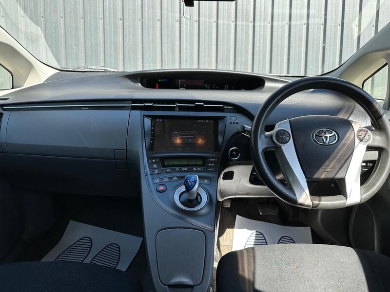 Toyota Prius photo 10