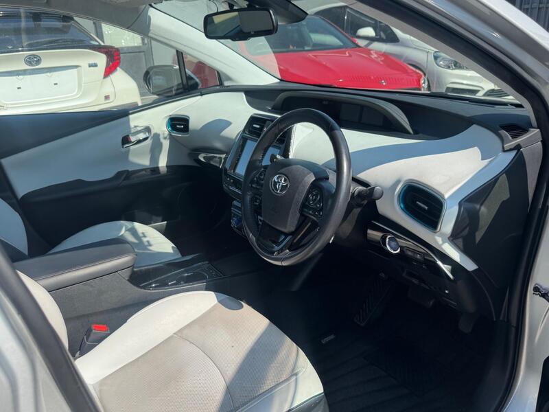 Toyota Prius 1.5 CVT 4dr image 22