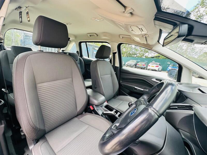 Ford Grand C-Max photo 39