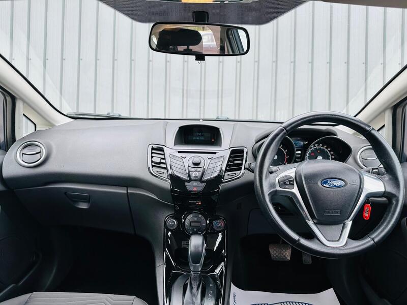 Ford Fiesta photo 10
