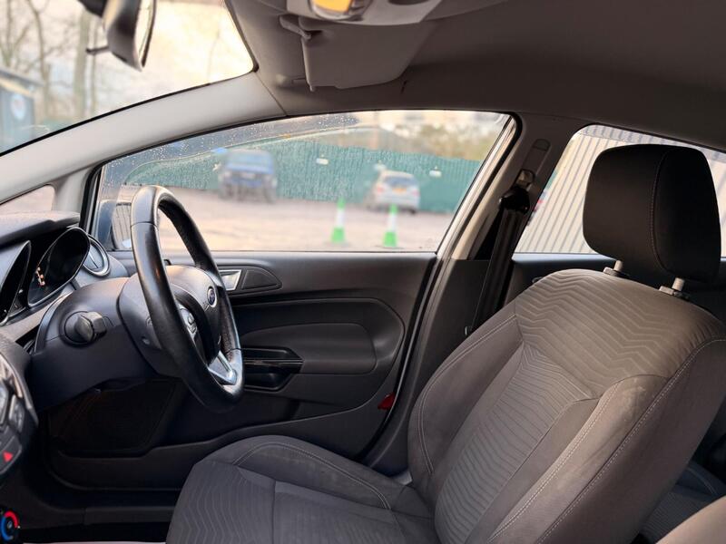 Ford Fiesta photo 17