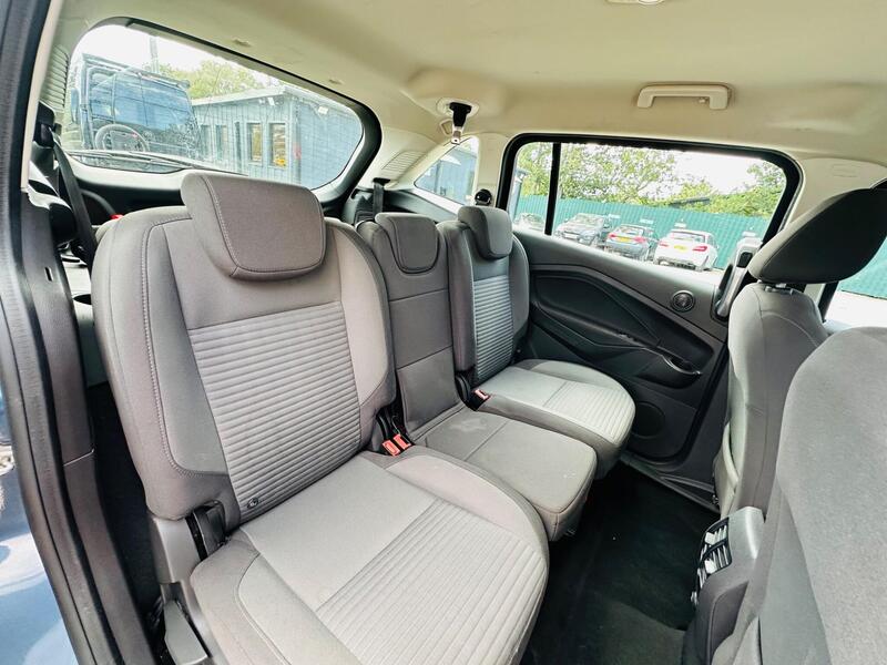 Ford Grand C-Max photo 49