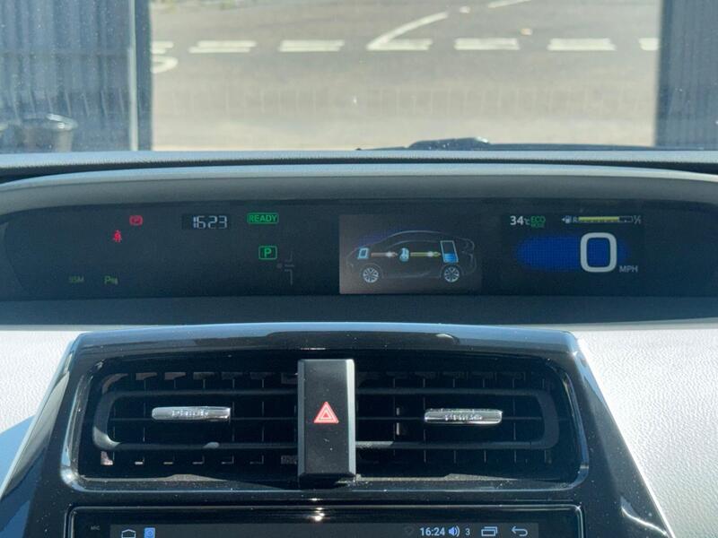 Toyota Prius 1.5 CVT 4dr image 25
