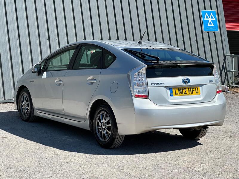 Toyota Prius photo 7