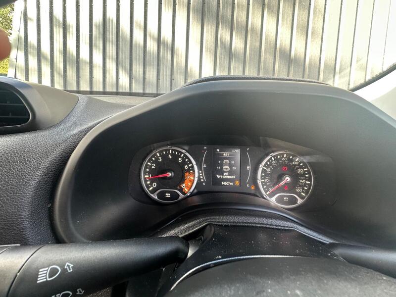 Jeep Renegade photo 22