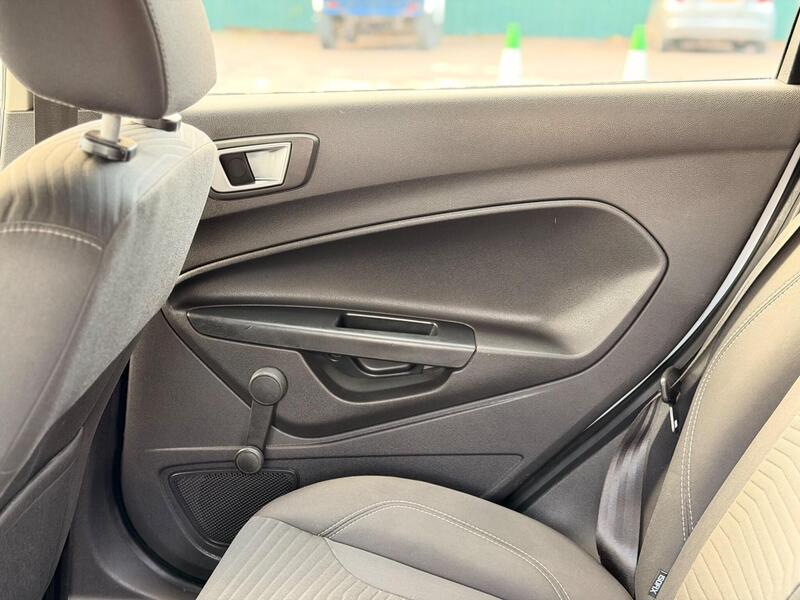 Ford Fiesta photo 26