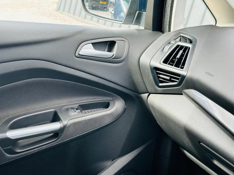 Ford Grand C-Max photo 36