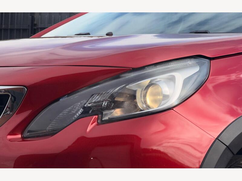 Peugeot 2008 1.2 PureTech Allure Euro 6 (s/s) 5dr image 11
