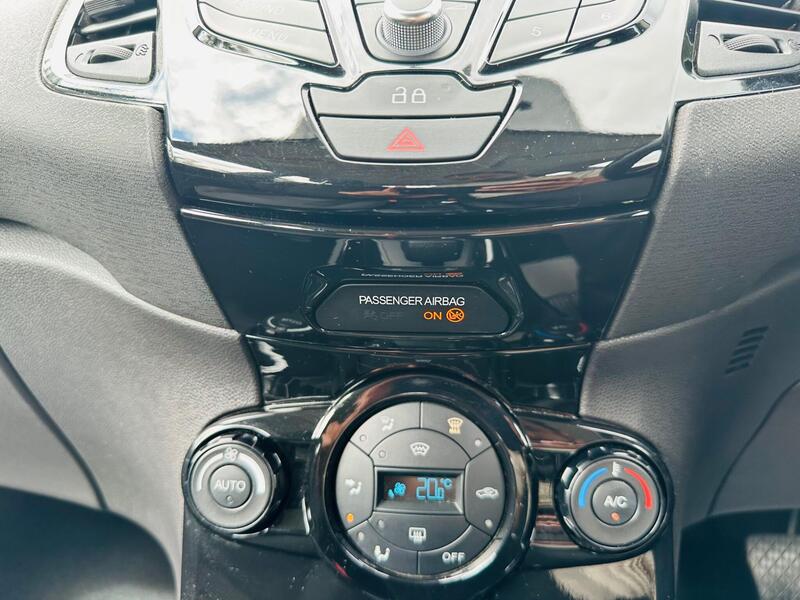 Ford Fiesta photo 22