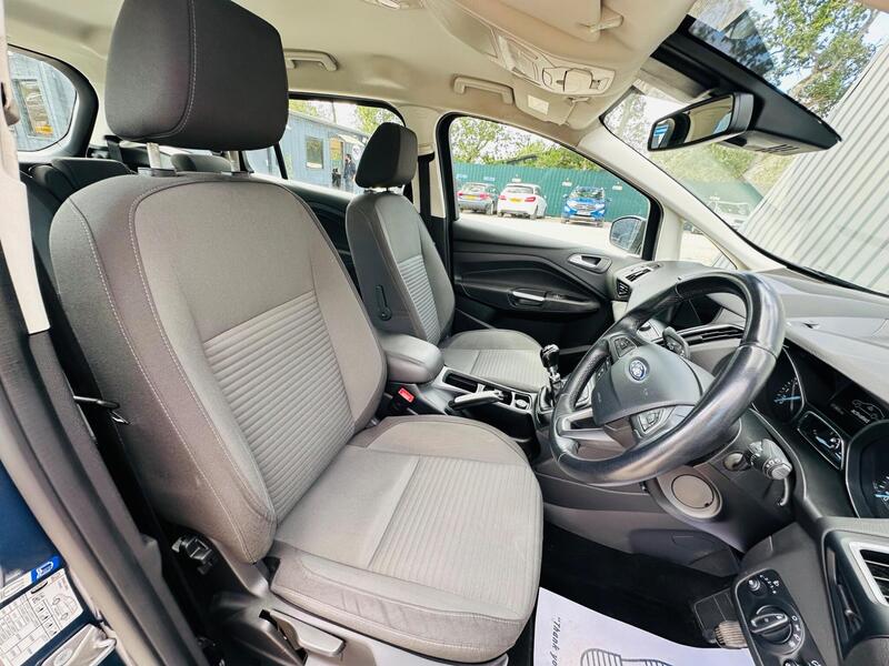 Ford Grand C-Max photo 37
