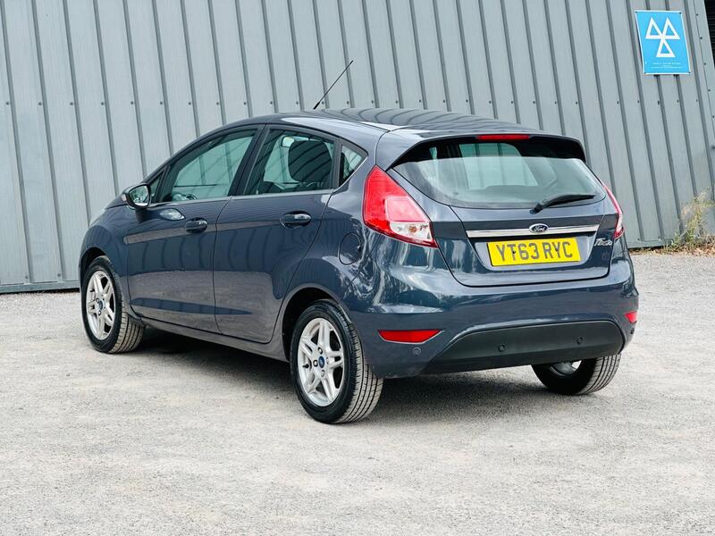 Ford Fiesta photo 5