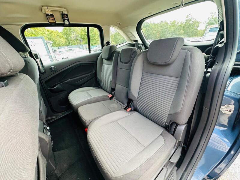 Ford Grand C-Max photo 45