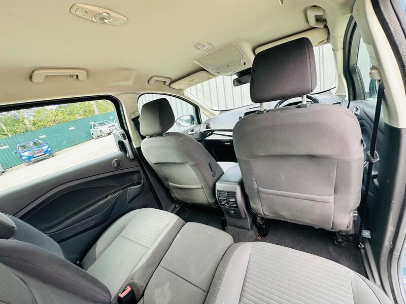 Ford Grand C-Max photo 48