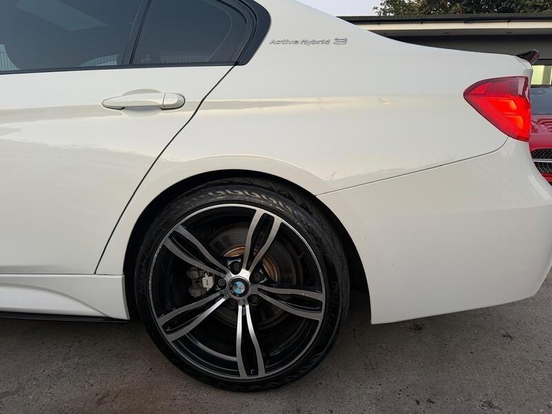 BMW 3 Series 3.0 340i M Sport Touring Auto Euro 6 (s/s) 5dr image 33