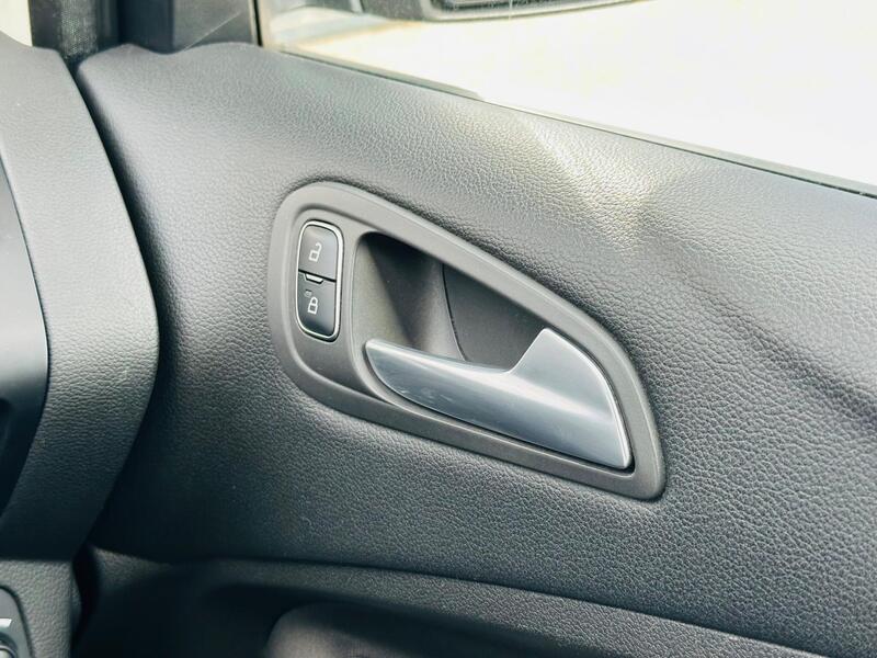 Ford Grand C-Max photo 35