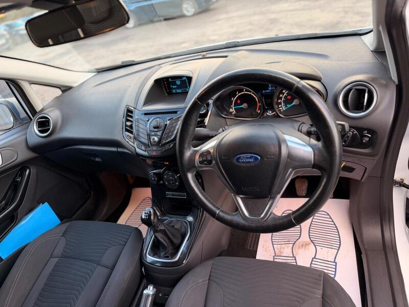 Ford Fiesta photo 10