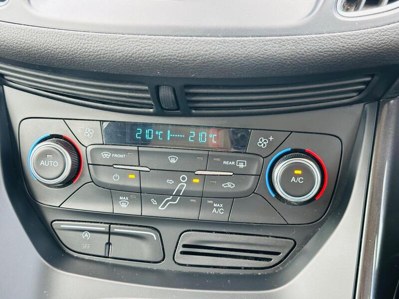 Ford Grand C-Max photo 28