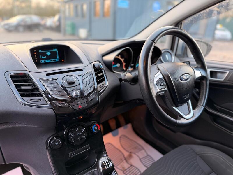 Ford Fiesta photo 15